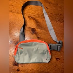 BRAND NEW NEVER USED LULULEMON EVERYWHERE BELT BAG 1L